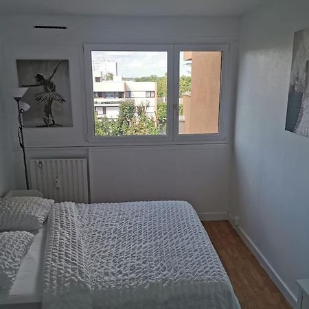 F3 Compose De 2 Grands Lits Et 1 Grand Canape Lit Courcouronnes Exterior photo